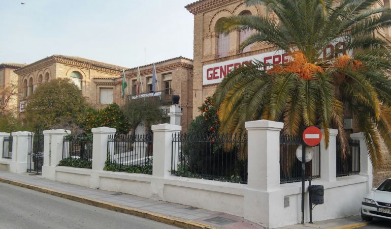 Fachada principal del colegio 'Genreal Fresneda' Fachada principal del colegio 'Genreal Fresneda'