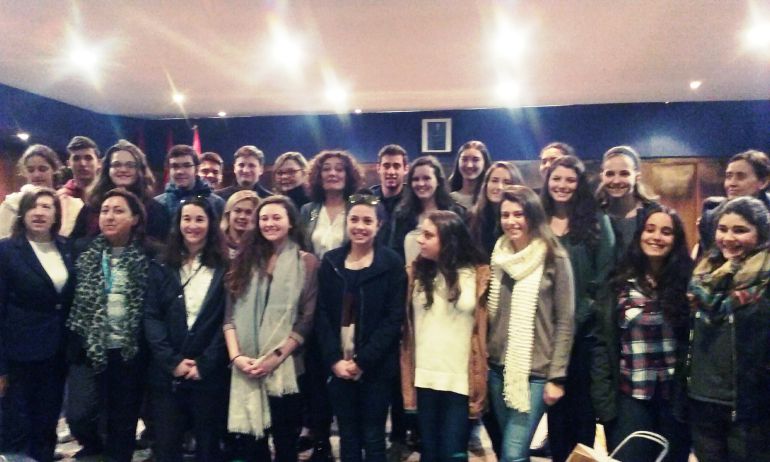La alcaldesa y la concejala de Cultura de Ponferrada junto a los estudiantes norteamericanos La alcaldesa y la concejala de Cultura de Ponferrada junto a los estudiantes norteamericanos