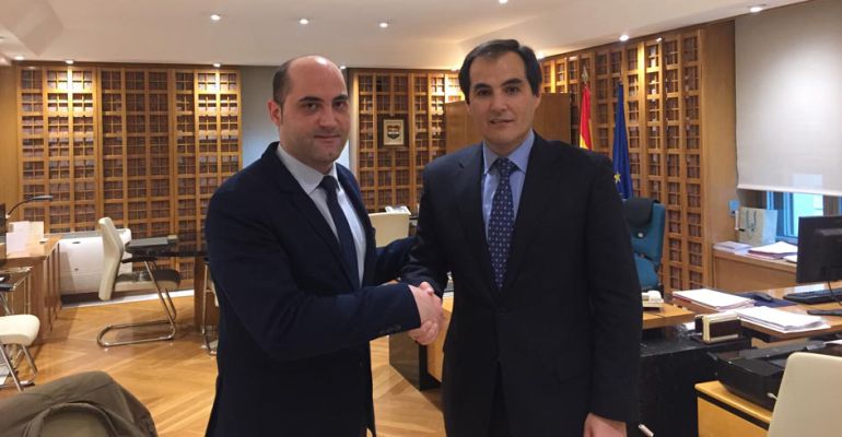 El alcalde de Colmenar Viejo, Jorge García junto al Secretario de Estado de Seguridad, José Antonio Nierto El alcalde de Colmenar Viejo, Jorge García junto al Secretario de Estado de Seguridad, José Antonio Nierto