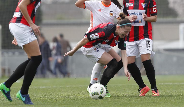 Liga Femenina: Laura Rus: "Sólo pienso en volver a jugar al fútbol, que es lo que me hace feliz" Liga Femenina: Laura Rus: "Sólo pienso en volver a jugar al fútbol, que es lo que me hace feliz"