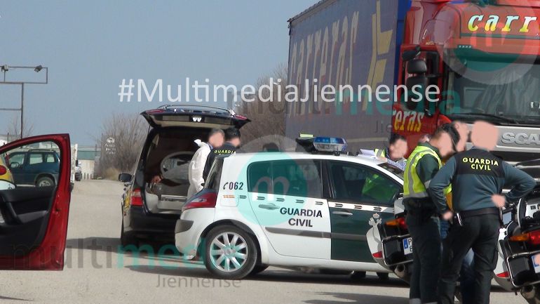 El conductor, habia realizado una parada técnica para descansar en Villacarrillo. Al no poder localizarlo, se dio aviso a la Guardia Civil para que comprobara si se encontraba en el camión. El conductor, habia realizado una parada técnica para descansar en Villacarrillo. Al no poder localizarlo, se dio aviso a la Guardia Civil para que comprobara si se encontraba en el camión.