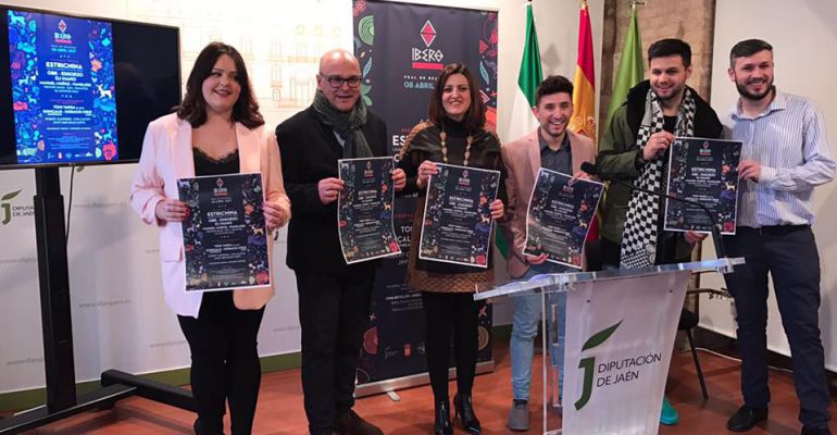 El diputado de Turismo, Manuel Fernández, y la alcaldesa de Peal de Becerro, Ana Dolores Rubia (centro) en la presentación del festival. El diputado de Turismo, Manuel Fernández, y la alcaldesa de Peal de Becerro, Ana Dolores Rubia (centro) en la presentación del festival.