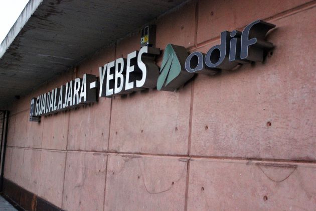 El alcalde de Yebes pide a RENFE, ADIF y Al Ministerio de Fomento los mismos servicios para la estación del AVE de Guadalajara que tienen otras capitales de rango similiar: AVE Guadalajara-Yebes, el "patito feo" de la Alta Velocidad Española