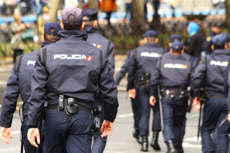"Cuando nadie os vea, le dais una patada en la boca, que para eso os da las botas la policía" "Cuando nadie os vea, le dais una patada en la boca, que para eso os da las botas la policía"