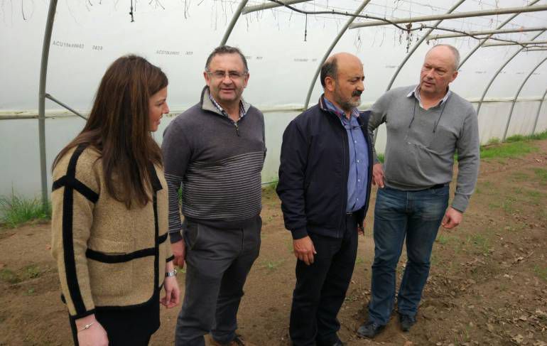 Edmundo Maseda, alcalde de Valadouro, primero por la derecha Edmundo Maseda, alcalde de Valadouro, primero por la derecha