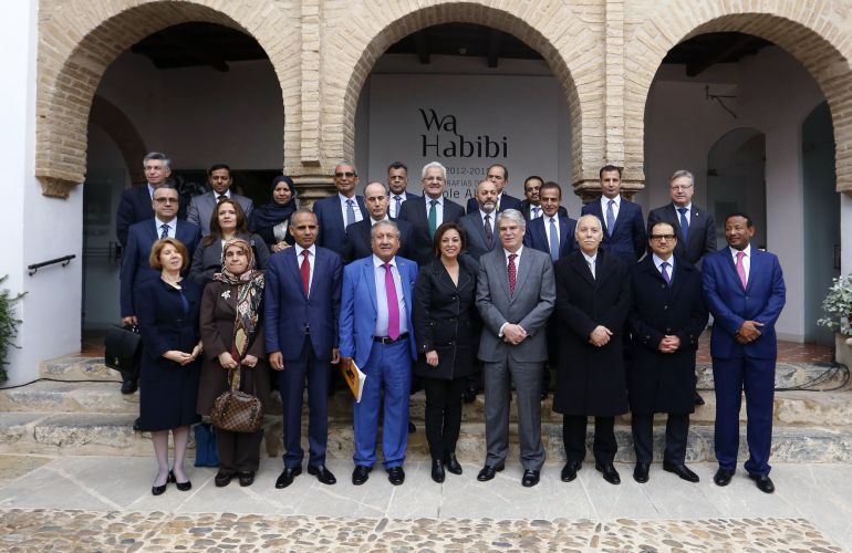 La delegación junto al ministro, Alfonso Dastis, y la alcaldesa, Isabel Ambrosio. La delegación junto al ministro, Alfonso Dastis, y la alcaldesa, Isabel Ambrosio.