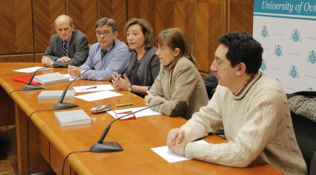 En la presentación de la revista, de izquierda a derecha: Emilio Martínez Mata, Roberto Sánchez Ramos, Elena de Lorenzo, Ana Isabel González e Ignacio Fernández Sarasola. En la presentación de la revista, de izquierda a derecha: Emilio Martínez Mata, Roberto Sánchez Ramos, Elena de Lorenzo, Ana Isabel González e Ignacio Fernández Sarasola.
