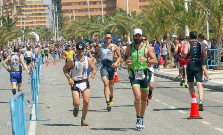 Una imagen del Triatlón Arenales 113 que este año será en Orihuela Una imagen del Triatlón Arenales 113 que este año será en Orihuela