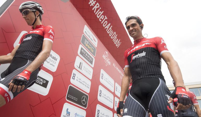 Alberto Contador (d) durante la tercera etapa del Tour de Abu Dhabi Alberto Contador (d) durante la tercera etapa del Tour de Abu Dhabi