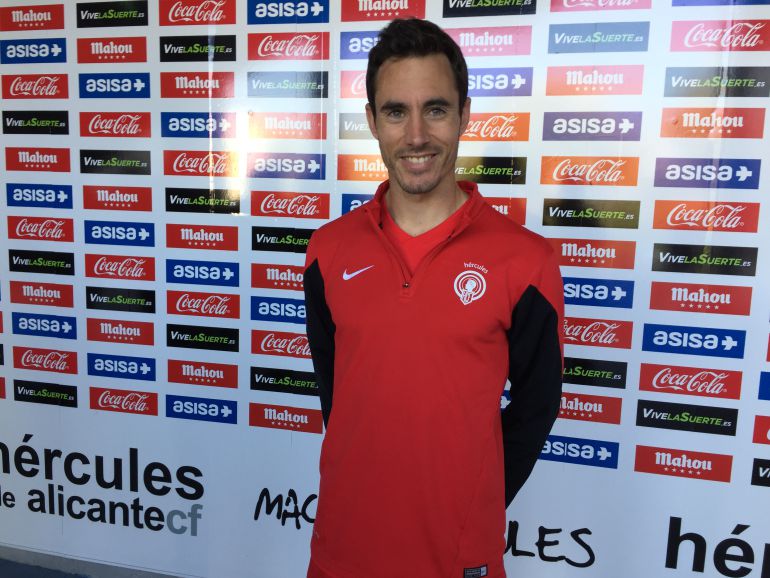 David Mainz, jugador del Hércules, en la zona mixta del Rico Pérez David Mainz, jugador del Hércules, en la zona mixta del Rico Pérez