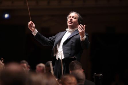 El músico y director de orquesta vitoriano, Juan José Mena, ha sido galardonado en 2016 con el Premio Nacional de Música, concedido por el Ministerio de Cultura. El jurado le premiaba por su trayectoria profesional en la última década en los principales escenarios internacionales y al frente de las orquestas más prestigiosas del mundo, como la Orquesta Filarmónica de Berlín. El músico y director de orquesta vitoriano, Juan José Mena, ha sido galardonado en 2016 con el Premio Nacional de Música, concedido por el Ministerio de Cultura. El jurado le premiaba por su trayectoria profesional en la última década en los principales escenarios internacionales y al frente de las orquestas más prestigiosas del mundo, como la Orquesta Filarmónica de Berlín.