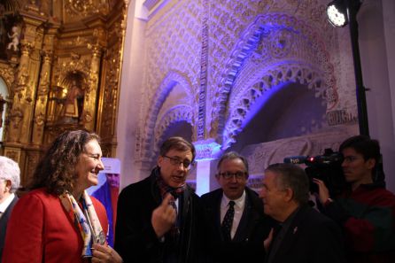 La consejera de Turismo recibe explicaciones sobre los sepulcros restaurados en la iglesia de San Esteban de Cuéllar La consejera de Turismo recibe explicaciones sobre los sepulcros restaurados en la iglesia de San Esteban de Cuéllar