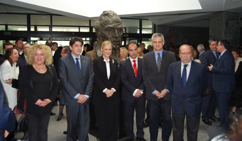El rector de la Universidad Rey Juan Carlos, junto a la Presidenta de la Comunidad de Madrid, Cristina Cifuentes, y los alcaldes de Móstoles, Alcorcón y Fuenlabrada El rector de la Universidad Rey Juan Carlos, junto a la Presidenta de la Comunidad de Madrid, Cristina Cifuentes, y los alcaldes de Móstoles, Alcorcón y Fuenlabrada