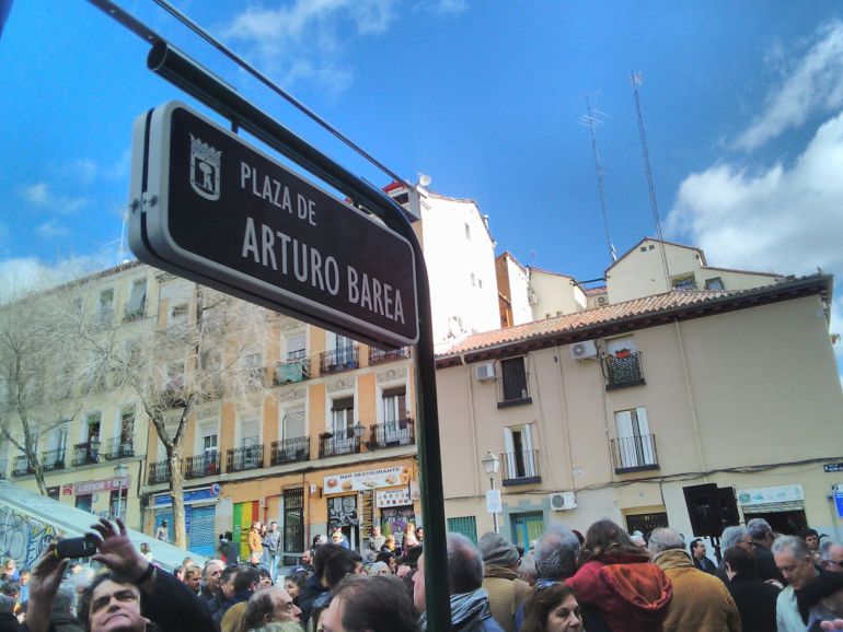 Arturo Barea ya tiene plaza en su barrio Arturo Barea ya tiene plaza en su barrio