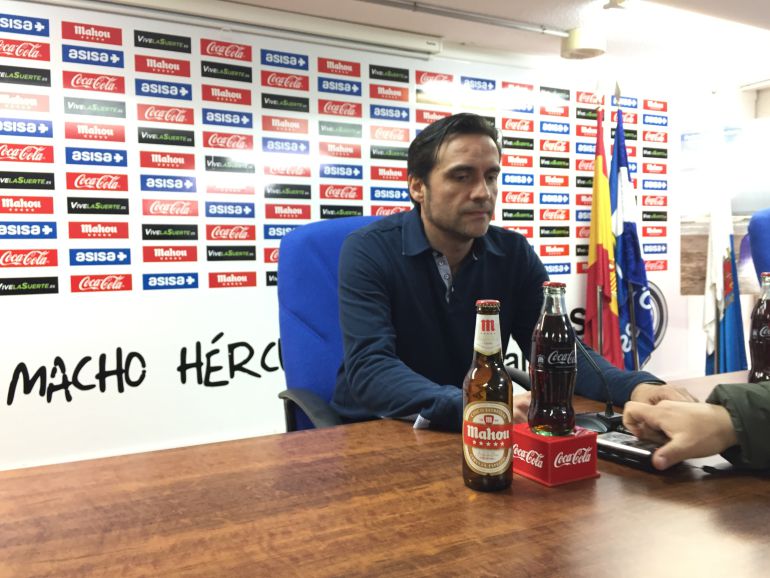 Carlos Luque, entrenador del Hércules, en la sala de prensa de Rico Pérez Carlos Luque, entrenador del Hércules, en la sala de prensa de Rico Pérez