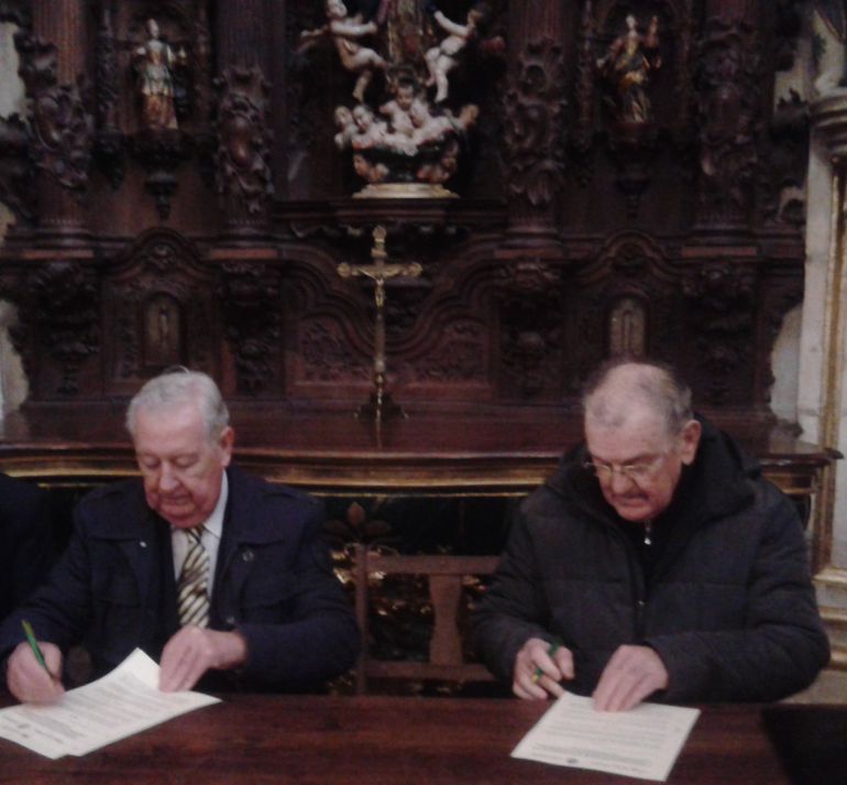 El presidente de la Fundación Caja Rural, Pedro García Romera (izda) y el presidente del Cabildo Catedralicio, Pablo González El presidente de la Fundación Caja Rural, Pedro García Romera (izda) y el presidente del Cabildo Catedralicio, Pablo González