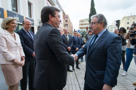 Zoido subraya en Badajoz el carácter de servicio público de la política Zoido subraya en Badajoz el carácter de servicio público de la política