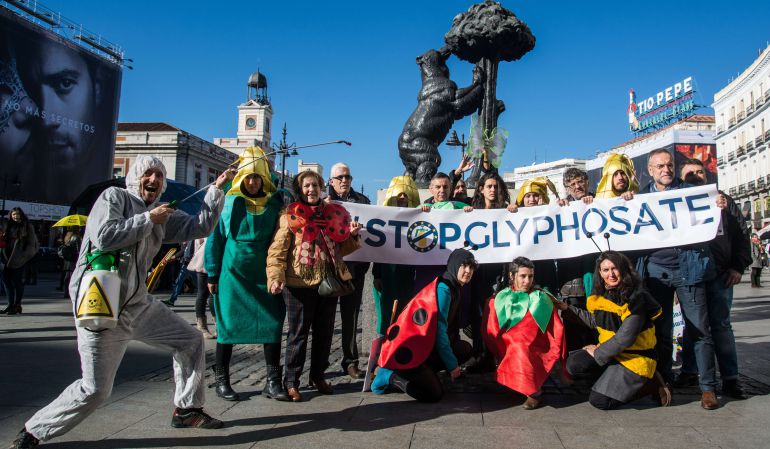 Activistas protestando en Madrid contra el glifosato