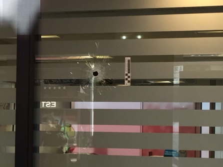 Al menos un disparo dentro de la sucursal bancaria Al menos un disparo dentro de la sucursal bancaria