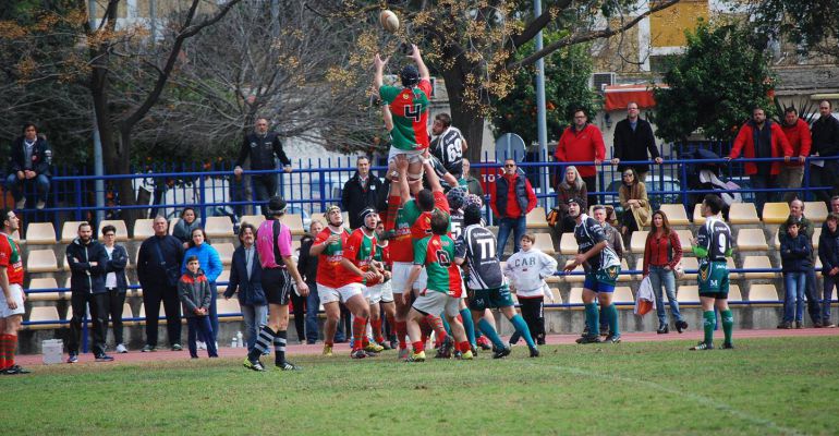 Jugadores de rugby durante un partido. Jugadores de rugby durante un partido.