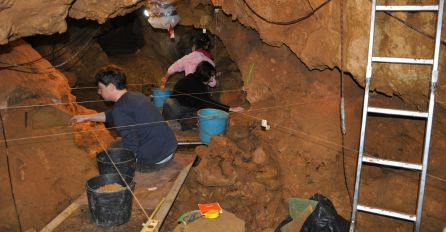 Aspecto de las excavaciones que se realizaron en la cueva de El Sidrón Aspecto de las excavaciones que se realizaron en la cueva de El Sidrón
