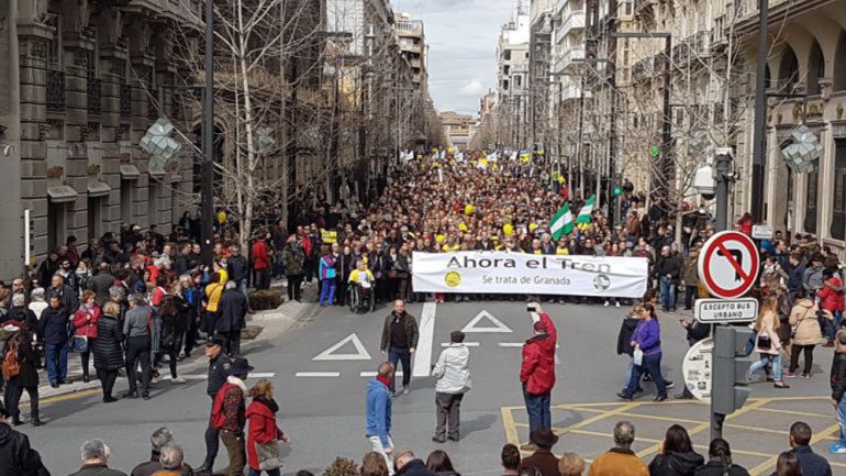 Manifestación contra el aislamiento ferroviario del 12 de febrero. Manifestación contra el aislamiento ferroviario del 12 de febrero.