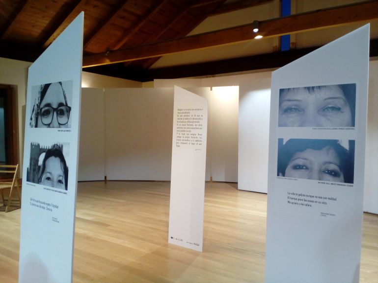 Paneles de la exposición 'Mujeres que cuentan' Paneles de la exposición 'Mujeres que cuentan'