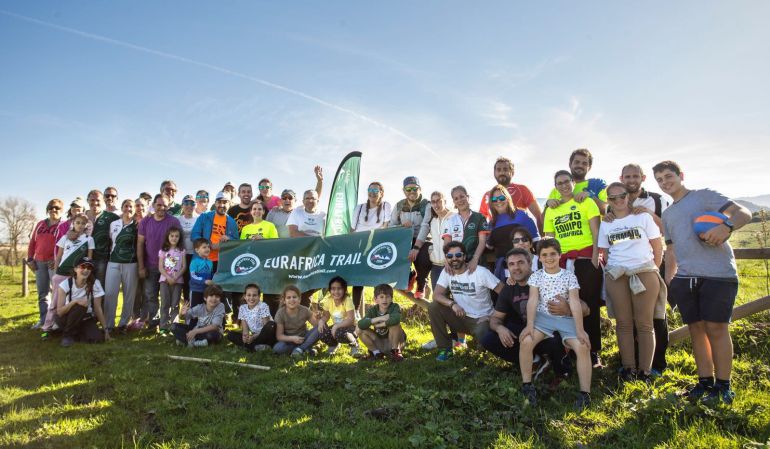 Los voluntarios que acudieron a la plantación del Bosque Euráfrica. Los voluntarios que acudieron a la plantación del Bosque Euráfrica.