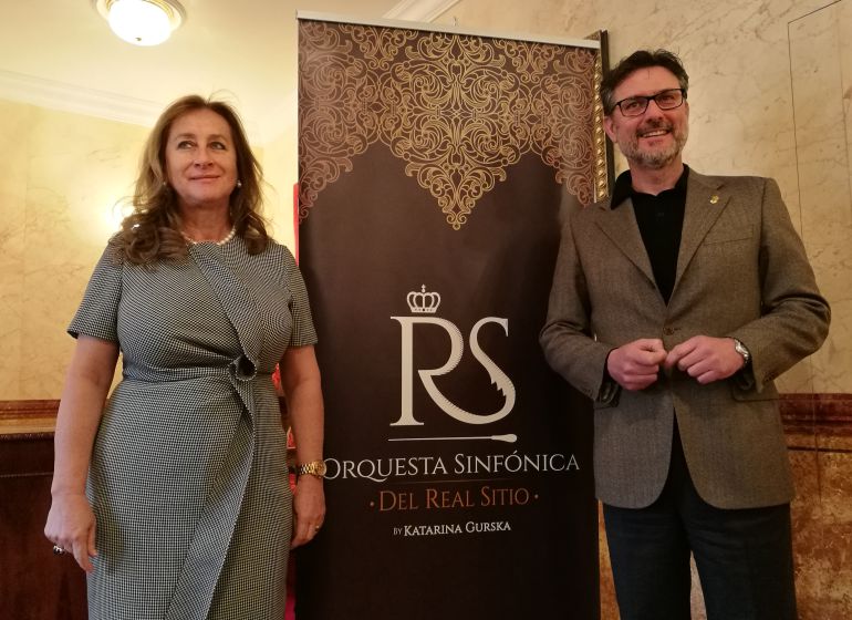 Katarina Gurska y el alcalde de la Granja José Luis Vázquez esta mañana tras la firma de un convenio entre el centro de enseñanza musical y el municipio para denominar a su orquesta como Orquesta Sinfónica del Real Sitio Katarina Gurska y el alcalde de la Granja José Luis Vázquez esta mañana tras la firma de un convenio entre el centro de enseñanza musical y el municipio para denominar a su orquesta como Orquesta Sinfónica del Real Sitio