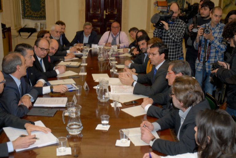 Comisión de seguimiento del AVE de Granada, reunida este martes Comisión de seguimiento del AVE de Granada, reunida este martes
