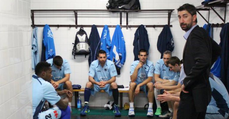 Yo con los jugadores tras perder el quinto partido de la final ante el Ourense Yo con los jugadores tras perder el quinto partido de la final ante el Ourense