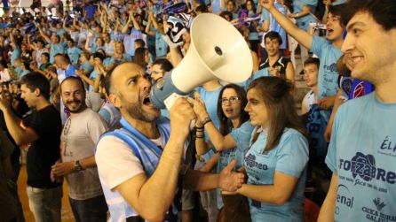 Jose Areñas animando al público en Ourense Jose Areñas animando al público en Ourense