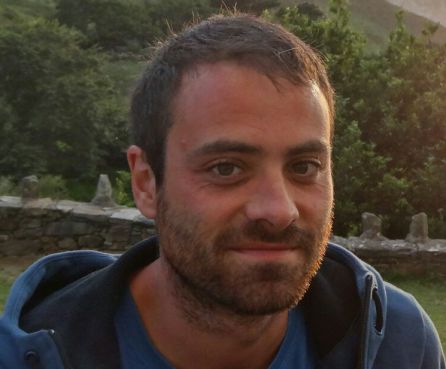 Sergio Alonso niega que lanzara una botella contra la policía por lo que la fiscalía le pide dos años y ocho meses de cárcel. Sergio Alonso niega que lanzara una botella contra la policía por lo que la fiscalía le pide dos años y ocho meses de cárcel.
