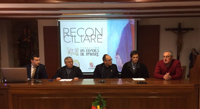 Representantes de la Diócesis de Ciudad Rodrigo, el Cabildo Catedralicio, la Fundación Edades del Hombre y la Junta de Castilla y León explican las obras que aportarán a 'Reconciliare' Representantes de la Diócesis de Ciudad Rodrigo, el Cabildo Catedralicio, la Fundación Edades del Hombre y la Junta de Castilla y León explican las obras que aportarán a 'Reconciliare'