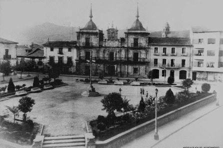 Antiguo aspecto de la plaza del Ayuntamiento Antiguo aspecto de la plaza del Ayuntamiento