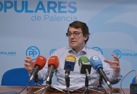 El precandidato a la presidencia del PP de Castilla y León, Alfonso Fernández Mañueco, comparece en rueda de prensa en la sede del PP de Palencia donde ha agradecido la "exquisita neutralidad" de la Dirección del partido en Palencia con los dos precandidatos que optan a sustituir a Juan Vicente Herrera en la dirección autonómica del partido El precandidato a la presidencia del PP de Castilla y León, Alfonso Fernández Mañueco, comparece en rueda de prensa en la sede del PP de Palencia donde ha agradecido la "exquisita neutralidad" de la Dirección del partido en Palencia con los dos precandidatos que optan a sustituir a Juan Vicente Herrera en la dirección autonómica del partido