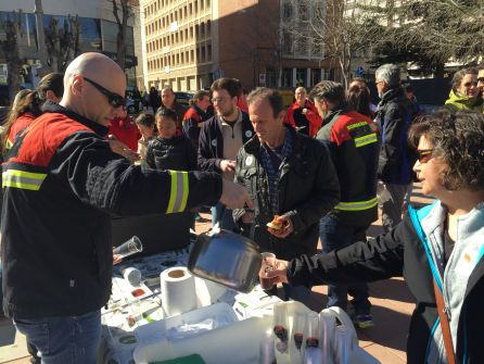 La manifestación ha comenzado con una chocolatada popular La manifestación ha comenzado con una chocolatada popular
