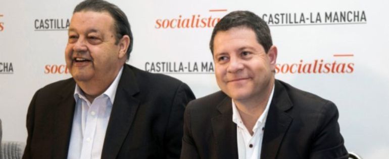 Jesús Fernández Vaquero, secretario de organización del PSOE-CLM (izq) y Emiliano García Page, secretario general del PSOE-CLM (dcha.) Jesús Fernández Vaquero, secretario de organización del PSOE-CLM (izq) y Emiliano García Page, secretario general del PSOE-CLM (dcha.)