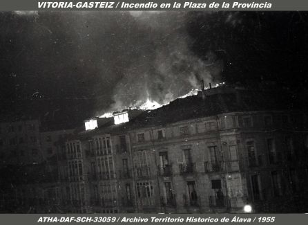 INCENDIO EN LA PLAZA DE LA PROVINCIA DE VITORIA.1995 INCENDIO EN LA PLAZA DE LA PROVINCIA DE VITORIA.1995