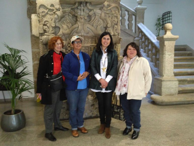 Directivas de la Fundación Norteamericana International Solidarity for Human Rights con la alcaldesa de Mondoñedo, Elena Candia. Directivas de la Fundación Norteamericana International Solidarity for Human Rights con la alcaldesa de Mondoñedo, Elena Candia.
