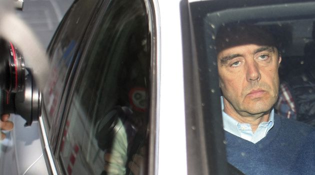 Miguel López (d) sale de la prisión de Fontcalent tras el auto del juez que permite su libertad bajo fianza de 150.000 euros, siendo el único detenido por el asesinato de su suegra, María del Carmen Martínez, viuda del expresidente de la CAM Vicente Sala Miguel López (d) sale de la prisión de Fontcalent tras el auto del juez que permite su libertad bajo fianza de 150.000 euros, siendo el único detenido por el asesinato de su suegra, María del Carmen Martínez, viuda del expresidente de la CAM Vicente Sala