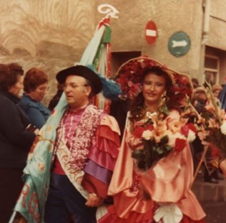 Regino junto a su hija en el 81 ostentando la capitanía zíngara Regino junto a su hija en el 81 ostentando la capitanía zíngara