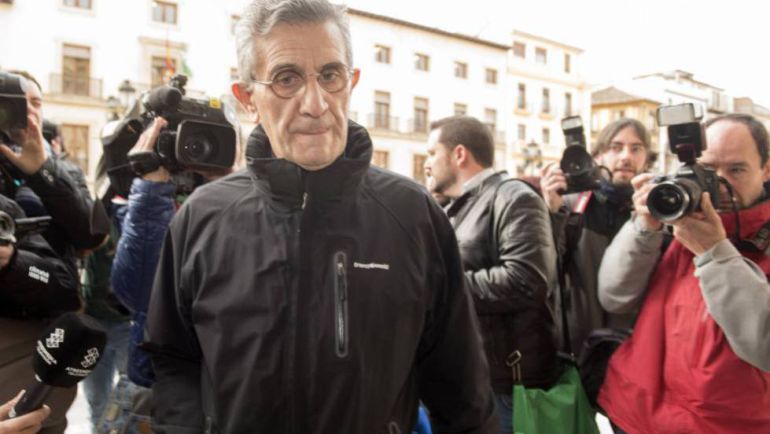 El Padre Román a su entada a la Audiencia de Granada. El Padre Román a su entada a la Audiencia de Granada.