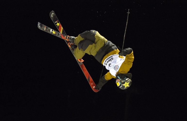 El estadounidense Aaron Blank se proclamó este sábado campeón mundial de halfpipe de freestyle en los Mundiales de Sierra Nevada, al ganar la prueba disputada, en horario nocturno, en el medio tubo de la Loma Dílar de esta estación andaluza El estadounidense Aaron Blank se proclamó este sábado campeón mundial de halfpipe de freestyle en los Mundiales de Sierra Nevada, al ganar la prueba disputada, en horario nocturno, en el medio tubo de la Loma Dílar de esta estación andaluza