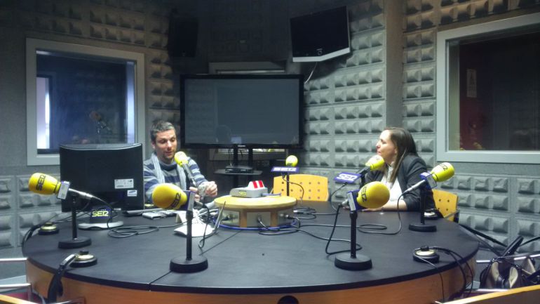La directora de Peinador en los estudios de Radio Vigo La directora de Peinador en los estudios de Radio Vigo