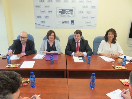 La consejera se ha reunido también con el nuevo presidente de CEOE CEPYME Cuenca y su Junta Directiva La consejera se ha reunido también con el nuevo presidente de CEOE CEPYME Cuenca y su Junta Directiva