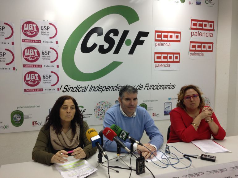 María de Rozas, UGT, Benjamín Castro, CSIF, y Nieves Noriega de CCOO María de Rozas, UGT, Benjamín Castro, CSIF, y Nieves Noriega de CCOO