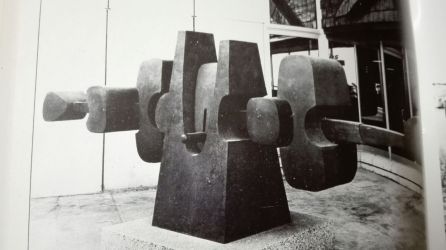 Escultura de nombre homónimo situada en el Edificio Campsa de Madrid Escultura de nombre homónimo situada en el Edificio Campsa de Madrid