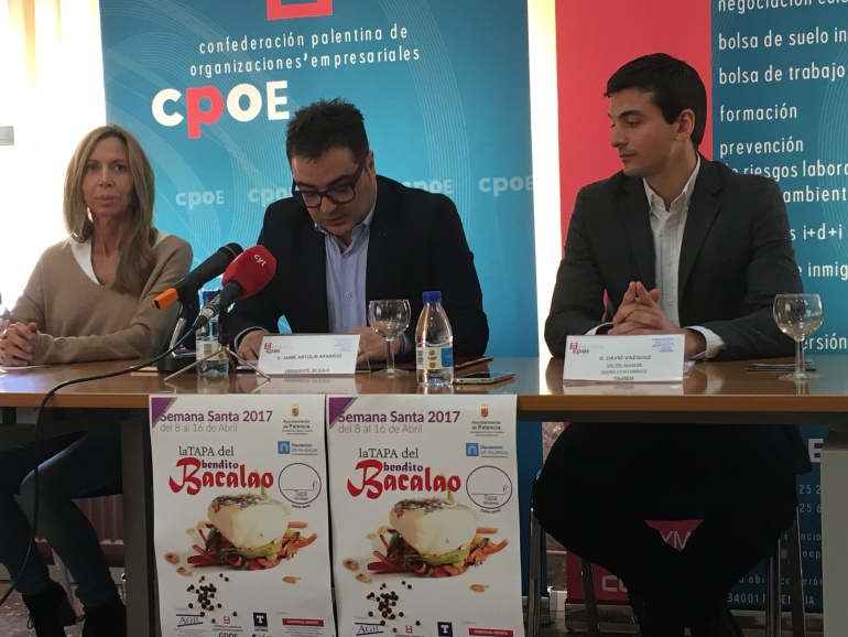 Jaime Antolín, presidente de la AGH (c), junto a la Diputada de Turismo, Carmen Fernández y David Vázquez, primer Teniente de Alcalde Jaime Antolín, presidente de la AGH (c), junto a la Diputada de Turismo, Carmen Fernández y David Vázquez, primer Teniente de Alcalde