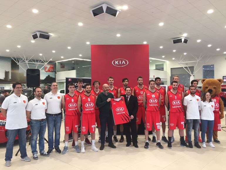 La plantilla de Basket Navarra posa con la nueva imagen tras el patrocinio de Kia Sakimóvil La plantilla de Basket Navarra posa con la nueva imagen tras el patrocinio de Kia Sakimóvil